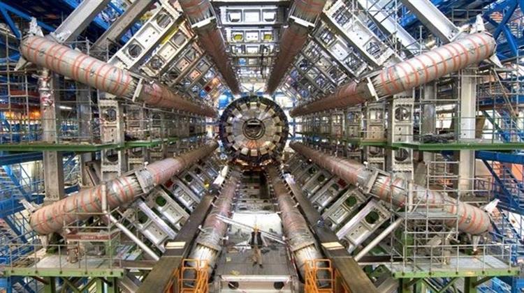 Ανακαλύφθηκε στον Μεγάλο Επιταχυντή του CERN Ακόμη ένα Σπάνιο «Εξωτικό» Σωματίδιο με Τέσσερα Κουάρκ